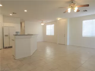 Photo #4: 2165628 Listing