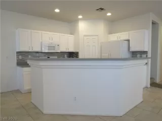 Photo #5: 2165628 Listing