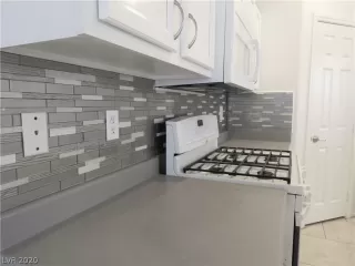 Photo #6: 2165628 Listing