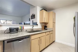 Photo #4: 2165649 Listing 