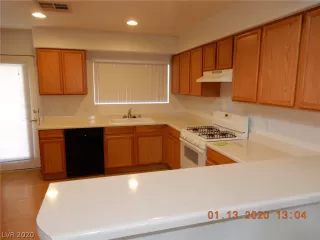 Photo #4: 2165664 Listing