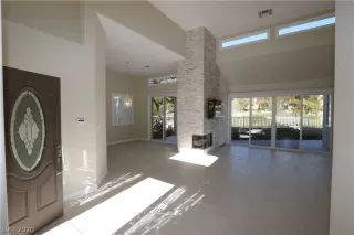 Photo #4: 2165671 Listing