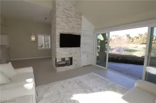 Photo #6: 2165671 Listing