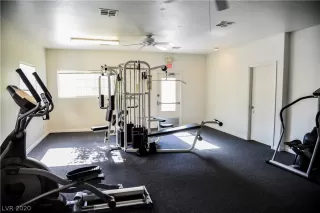 Photo #4: 2165678 Listing