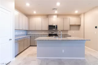 Photo #3: 2165734 Listing