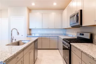 Photo #4: 2165734 Listing