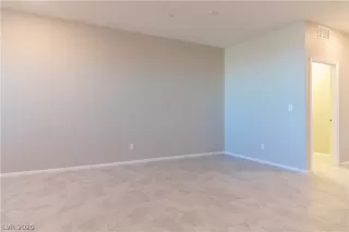 Photo #5: 2165734 Listing