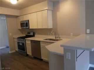 Photo #2: 2165776 Listing