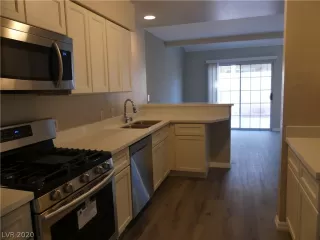 Photo #3: 2165776 Listing