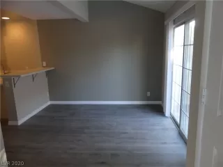 Photo #4: 2165776 Listing