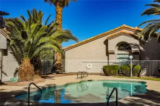 Photo #4: 2165816 Listing