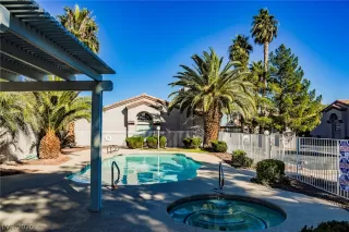 Photo #5: 2165816 Listing