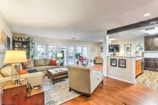 Photo #4: 2165825 Listing