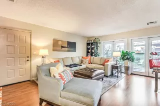 Photo #5: 2165825 Listing