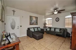 Photo #4: 2165827 Listing