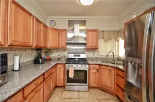 Photo #5: 2165827 Listing