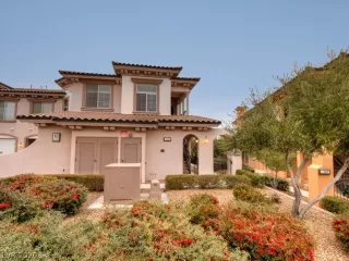 Photo #1: 2165843 Listing