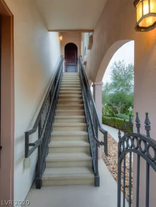 Photo #2: 2165843 Listing