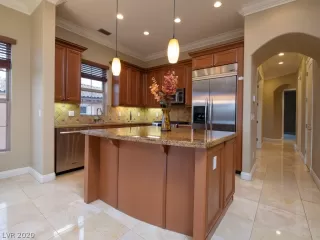 Photo #4: 2165843 Listing