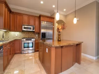 Photo #5: 2165843 Listing