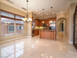 Photo #6: 2165843 Listing