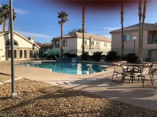 Photo #2: 2165901 Listing