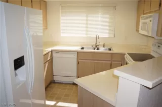 Photo #3: 2165907 Listing 