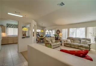 Photo #5: 2165914 Listing