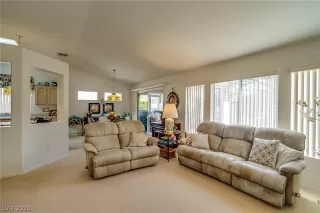 Photo #6: 2165914 Listing