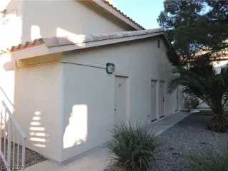 Photo #5: 2165935 Listing 