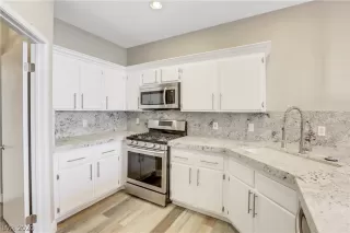 Photo #2: 2165954 Listing 