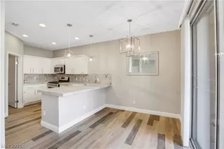 Photo #5: 2165954 Listing 