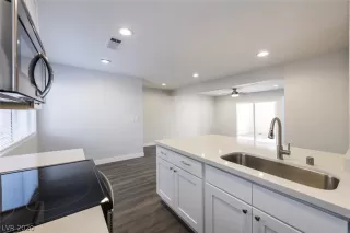 Photo #5: 2166149 Listing