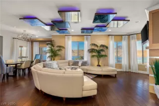 Photo #3: 2166243 Listing