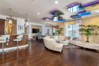 Photo #4: 2166243 Listing