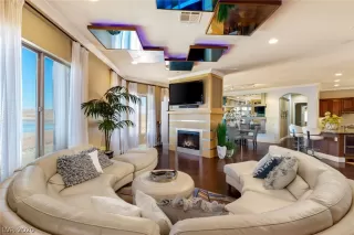 Photo #5: 2166243 Listing