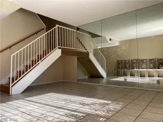 Photo #3: 2166295 Listing 