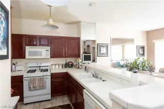 Photo #2: 2166329 Listing