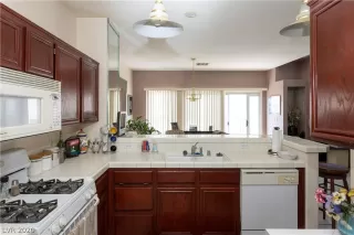 Photo #3: 2166329 Listing