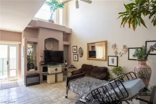 Photo #5: 2166329 Listing