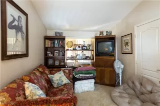 Photo #6: 2166329 Listing