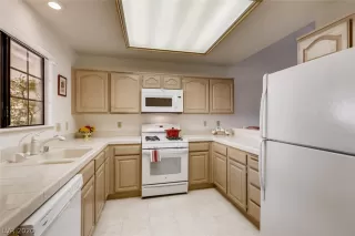 Photo #5: 2166341 Listing