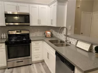 Photo #2: 2166368 Listing 