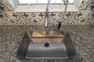 Photo #1: 2166374 Listing 