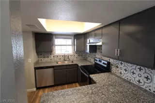 Photo #4: 2166374 Listing 