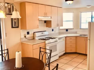 Photo #5: 2166381 Listing