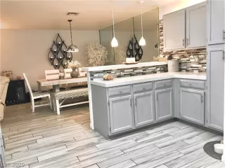 Photo #2: 2166416 Listing