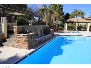 Photo #2: 2166458 Listing