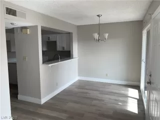 Photo #3: 2166522 Listing