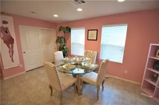 Photo #4: 2166572 Listing